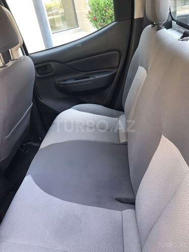 Mitsubishi L200-11