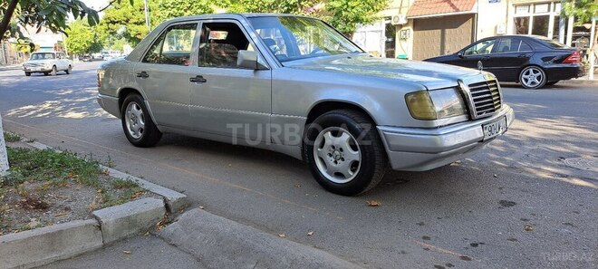 Mercedes E 250 1991, 153,000 km - 2.5 l - Qazax