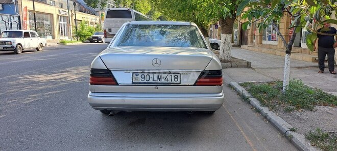 Mercedes E 250 1991, 153,000 km - 2.5 l - Qazax