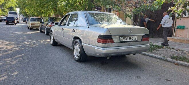 Mercedes E 250 1991, 153,000 km - 2.5 l - Qazax