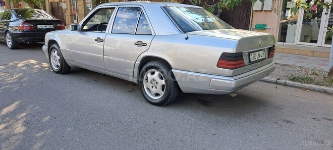 Mercedes E 250 1991, 153,000 km - 2.5 l - Qazax