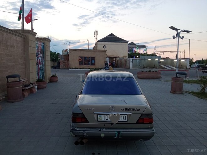 Mercedes E 280 1994, 284,000 km - 2.8 l - Siyəzən