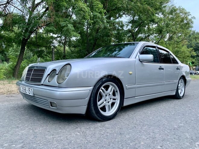 Mercedes E 230 1996, 312,000 km - 2.3 л - Qazax