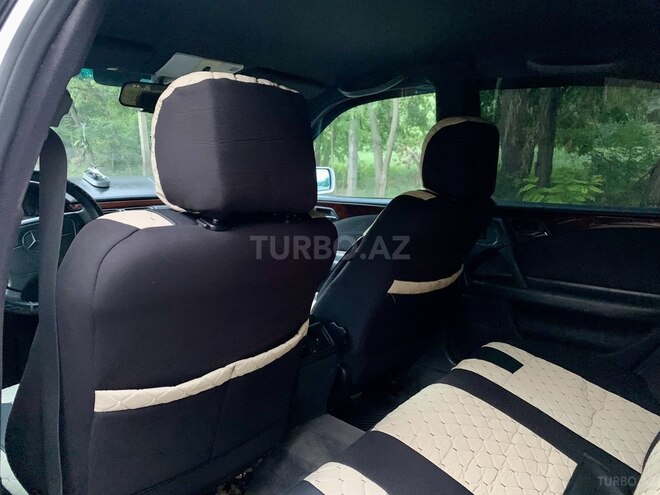 Mercedes E 230 1996, 312,000 km - 2.3 л - Qazax