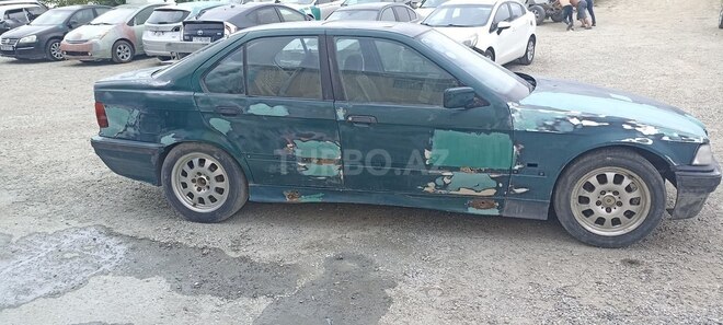 BMW 318 1994, 253,000 km - 1.8 l - Bakı