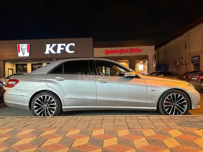 Mercedes E 200 2011, 228,000 km - 1.8 л - Bakı