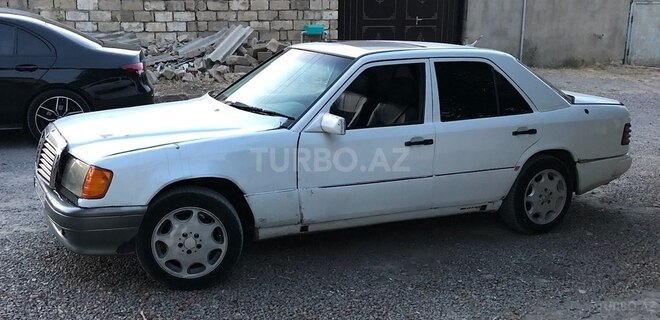 Mercedes E 220 d 1992, 200,000 km - 2.0 l - Bakı