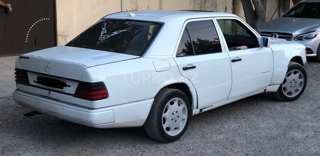 Mercedes E 220 d 1992, 200,000 km - 2.0 l - Bakı