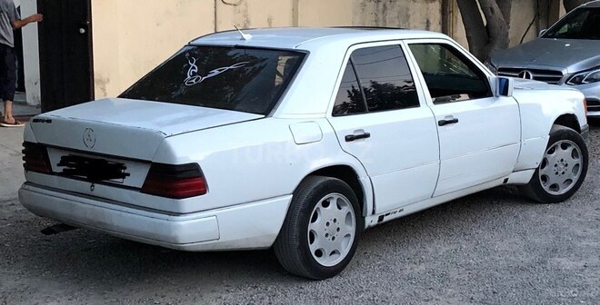 Mercedes E 220 d 1992, 200,000 km - 2.0 l - Bakı