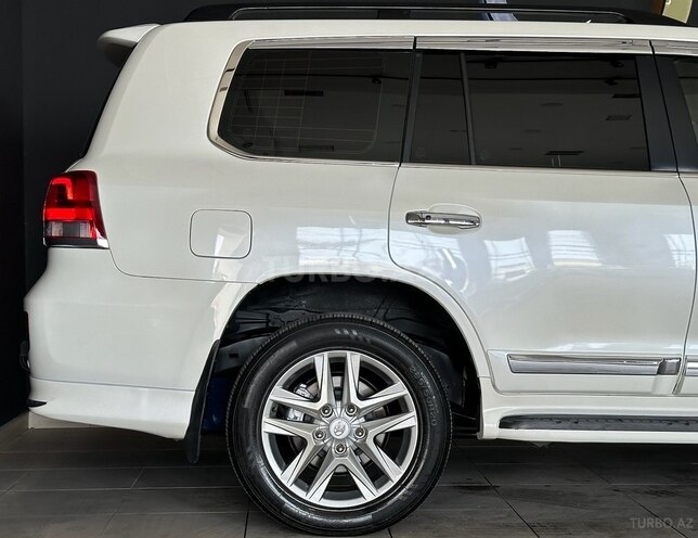 Toyota Land Cruiser-9