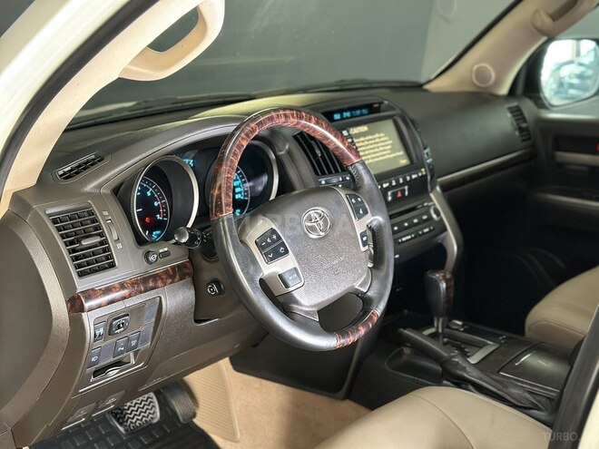 Toyota Land Cruiser-14