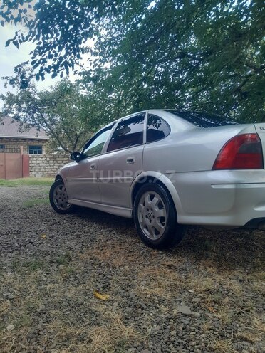Opel Vectra 1999, 140,000 km - 2.0 л - Qazax