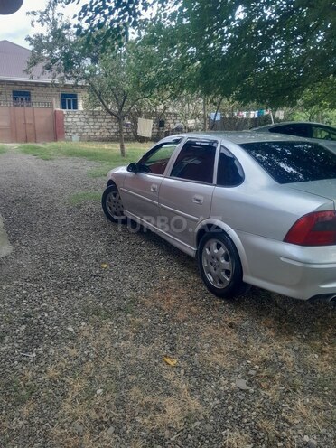 Opel Vectra 1999, 140,000 km - 2.0 л - Qazax
