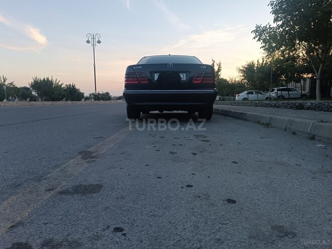 Mercedes E 270 2001, 440,000 km - 2.7 l - Qəbələ