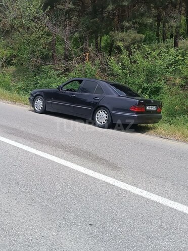 Mercedes E 270 2001, 440,000 km - 2.7 l - Qəbələ