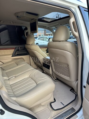 Toyota Land Cruiser-15