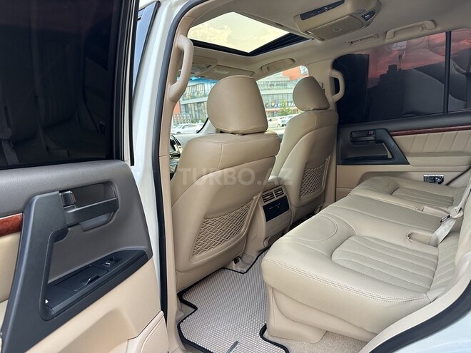 Toyota Land Cruiser-13