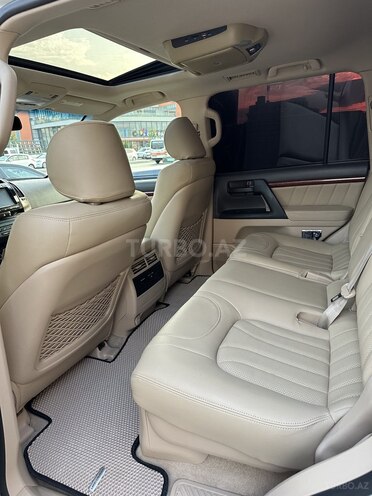 Toyota Land Cruiser-14