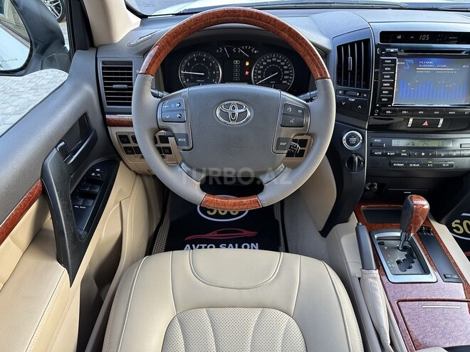 Toyota Land Cruiser-11