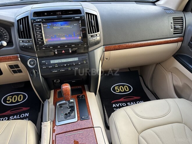 Toyota Land Cruiser-9