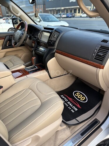 Toyota Land Cruiser-12