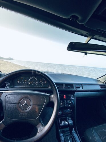 Mercedes E 220 1999, 397,000 km - 2.2 l - Bakı