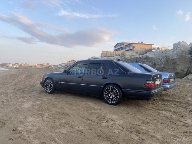 Mercedes E 220 1999, 397,000 km - 2.2 l - Bakı