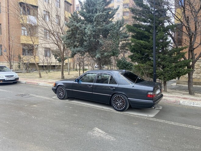 Mercedes E 220 1999, 397,000 km - 2.2 l - Bakı