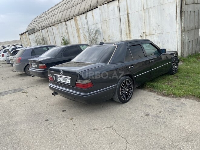 Mercedes E 220 1999, 397,000 km - 2.2 l - Bakı