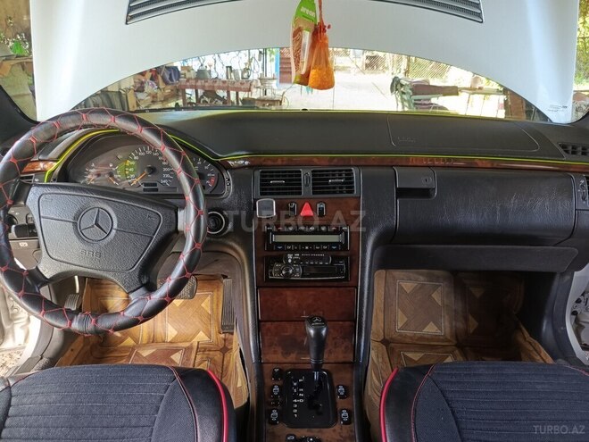 Mercedes E 230 1997, 340,000 km - 2.3 l - Beyləqan