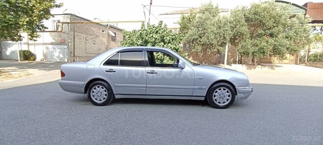 Mercedes E 220 1997, 435,248 km - 2.2 l - Bakı
