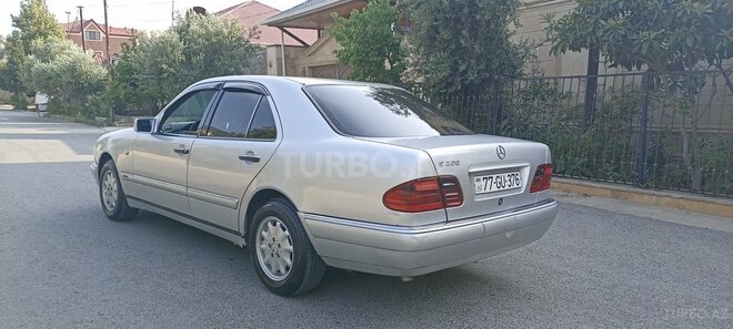 Mercedes E 220 1997, 435,248 km - 2.2 l - Bakı
