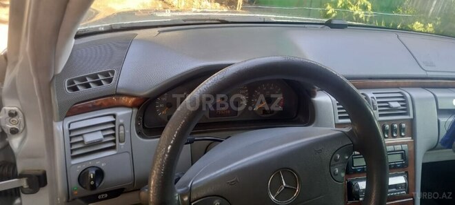 Mercedes E 240 2000, 150,000 km - 2.4 l - Bakı