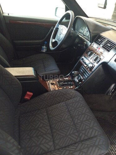 Mercedes C 220 1993, 449,850 km - 2.2 l - Salyan
