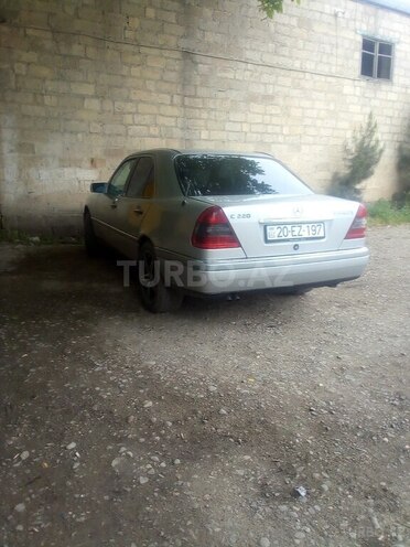 Mercedes C 220 1994, 272,400 km - 2.2 л - Qusar