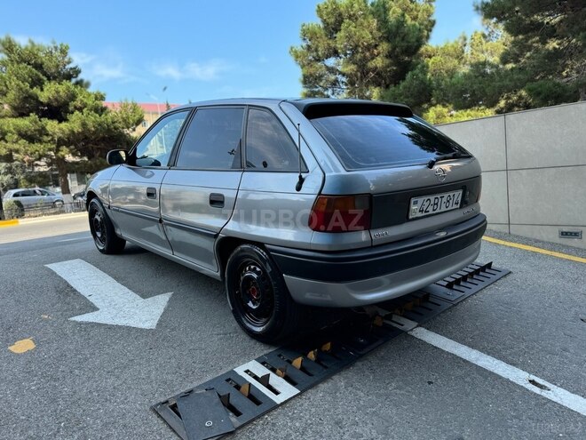 Opel Astra 1995, 280,000 km - 1.6 l - Sumqayıt