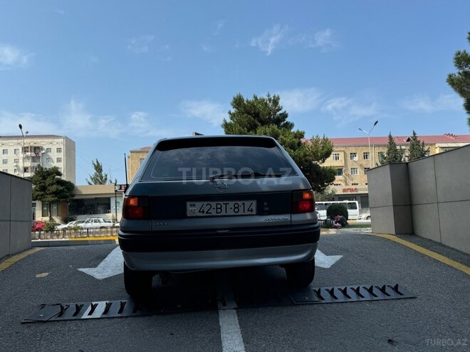 Opel Astra 1995, 280,000 km - 1.6 l - Sumqayıt