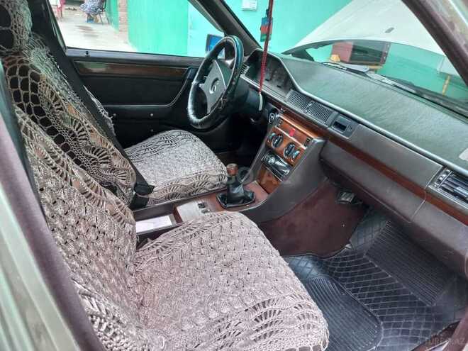 Mercedes E 250 1991, 200,000 km - 2.5 l - Ağstafa