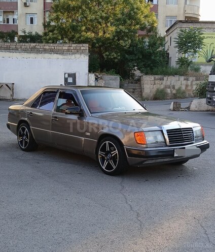 Mercedes E 230 1991, 250,000 km - 2.3 l - Bakı