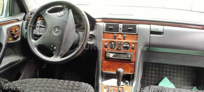 Mercedes E 240 1999, 280,000 km - 2.4 l - Şəki