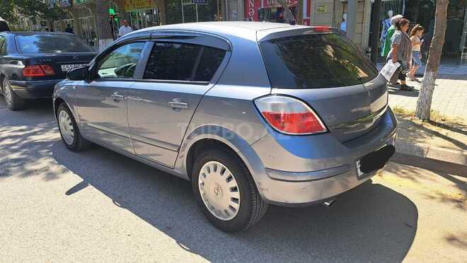 Opel Astra 2005, 330,000 km - 1.4 л - Salyan