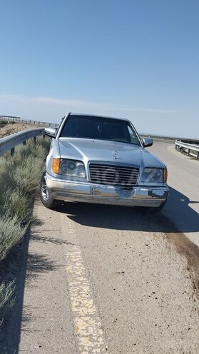 Mercedes E 200 d 1992, 300,000 km - 2.0 л - Salyan