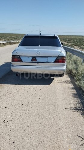 Mercedes E 200 d 1992, 300,000 km - 2.0 л - Salyan