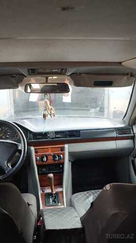 Mercedes E 200 d 1992, 300,000 km - 2.0 л - Salyan