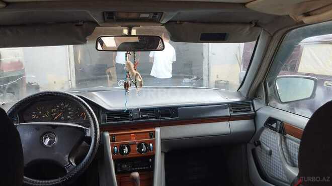 Mercedes E 200 d 1992, 300,000 km - 2.0 л - Salyan