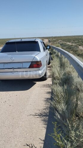 Mercedes E 200 d 1992, 300,000 km - 2.0 л - Salyan