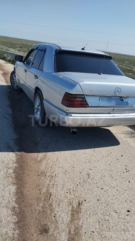 Mercedes E 200 d 1992, 300,000 km - 2.0 л - Salyan