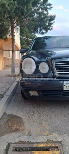 Mercedes E 240 1999, 328,100 km - 2.4 l - Göygöl