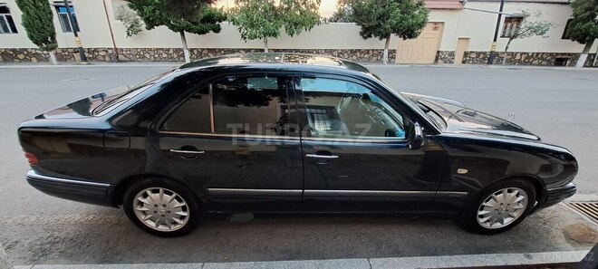 Mercedes E 240 1999, 328,100 km - 2.4 l - Göygöl