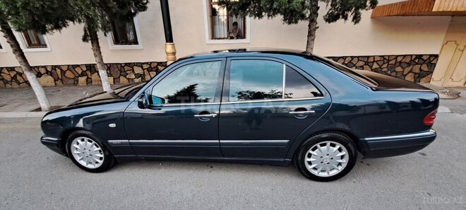 Mercedes E 240 1999, 328,100 km - 2.4 l - Göygöl